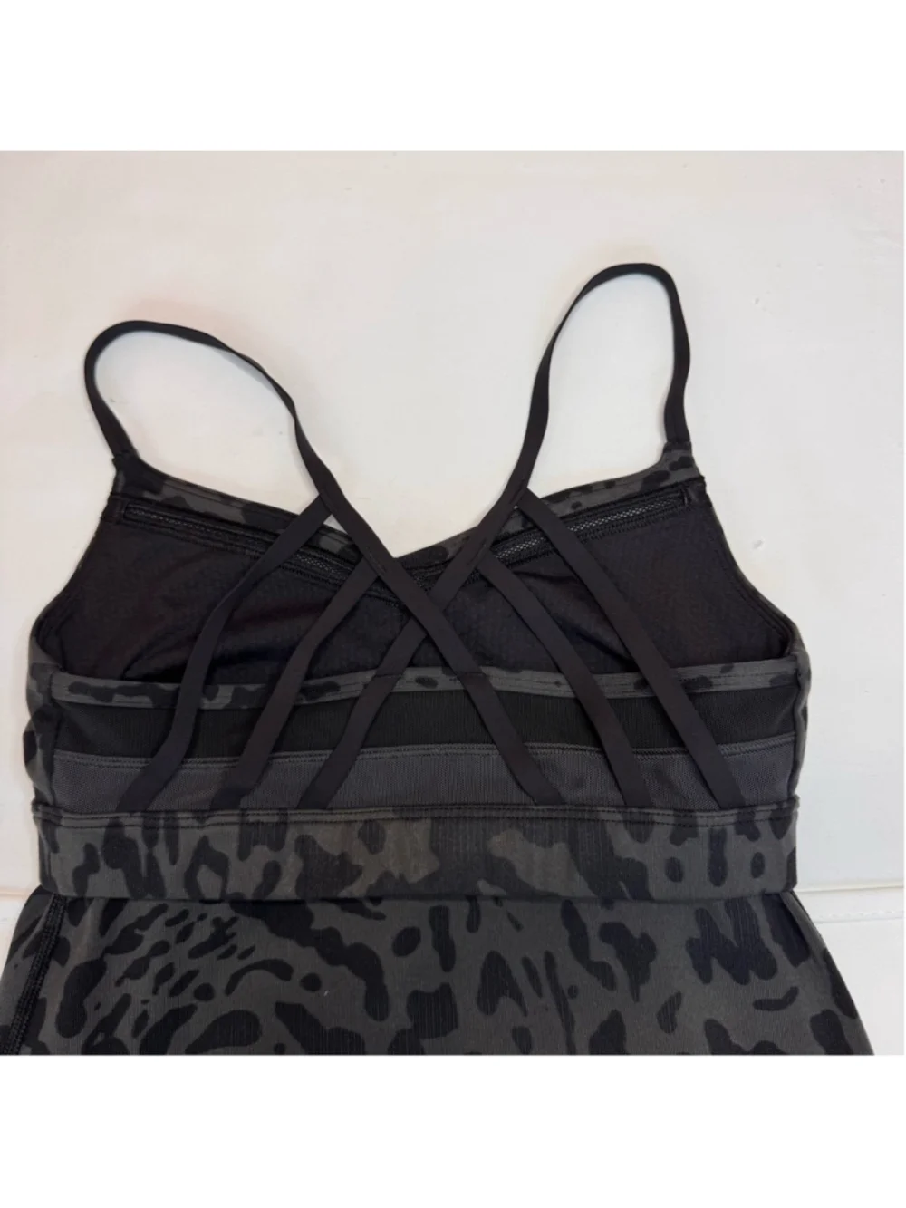 Set of 2 Lululemon Athletic Running Workout Tank Tops Size:4 Build In Bra